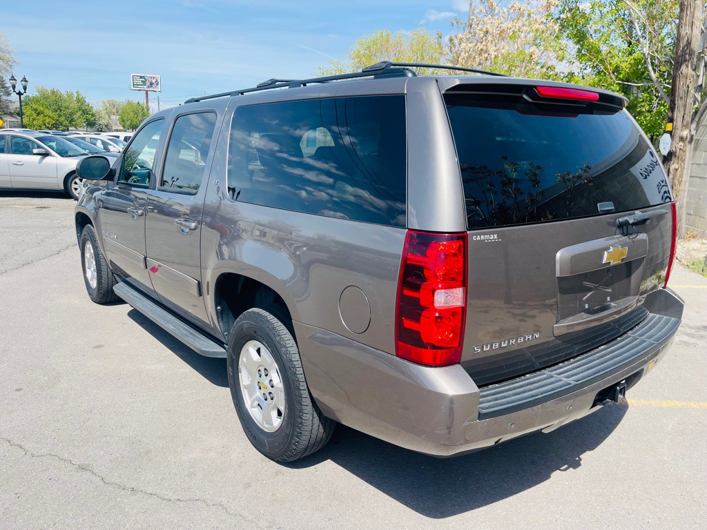 2011 Chevrolet Suburban Image 8