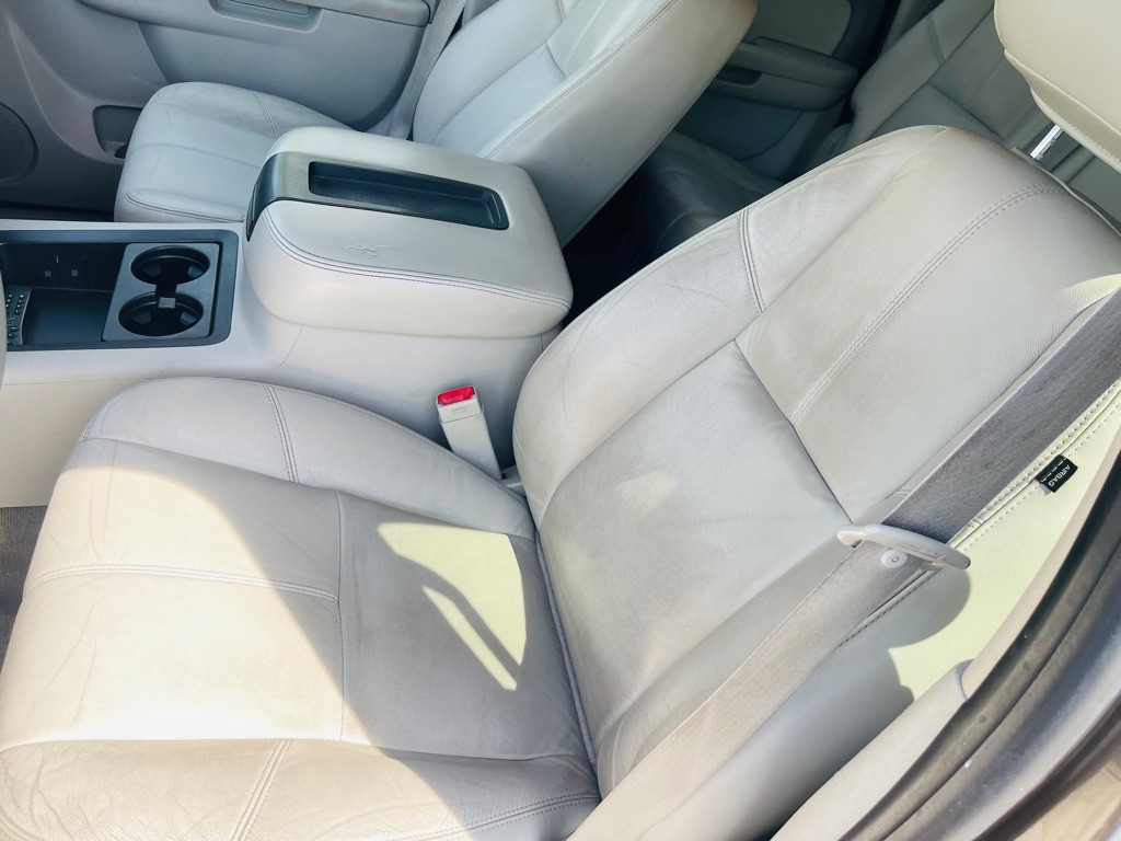 2011 Chevrolet Suburban Image 12