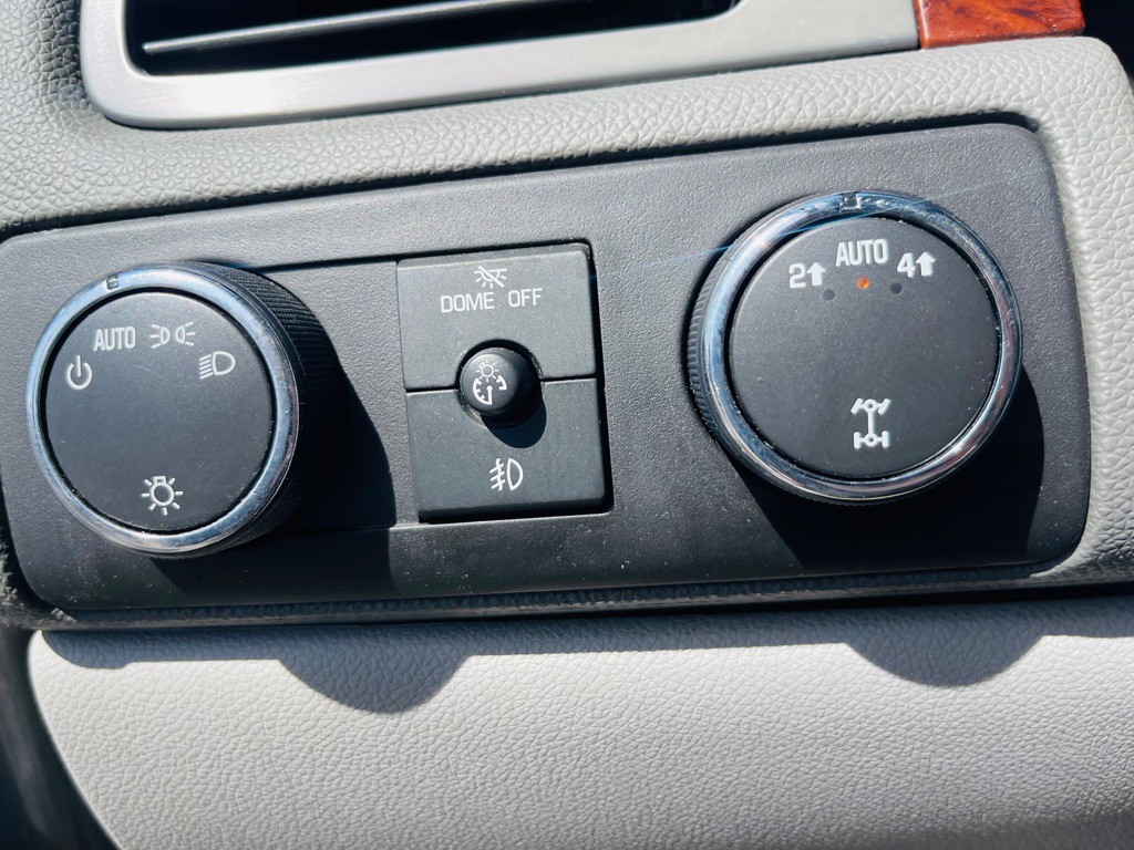 2011 Chevrolet Suburban Image 17