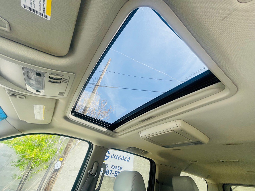 2011 Chevrolet Suburban Image 18