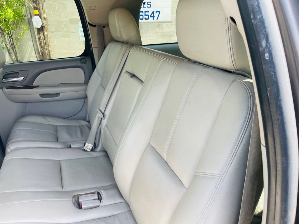 2011 Chevrolet Suburban Image 20