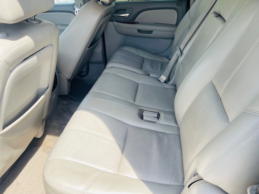 2011 Chevrolet Suburban Image 21