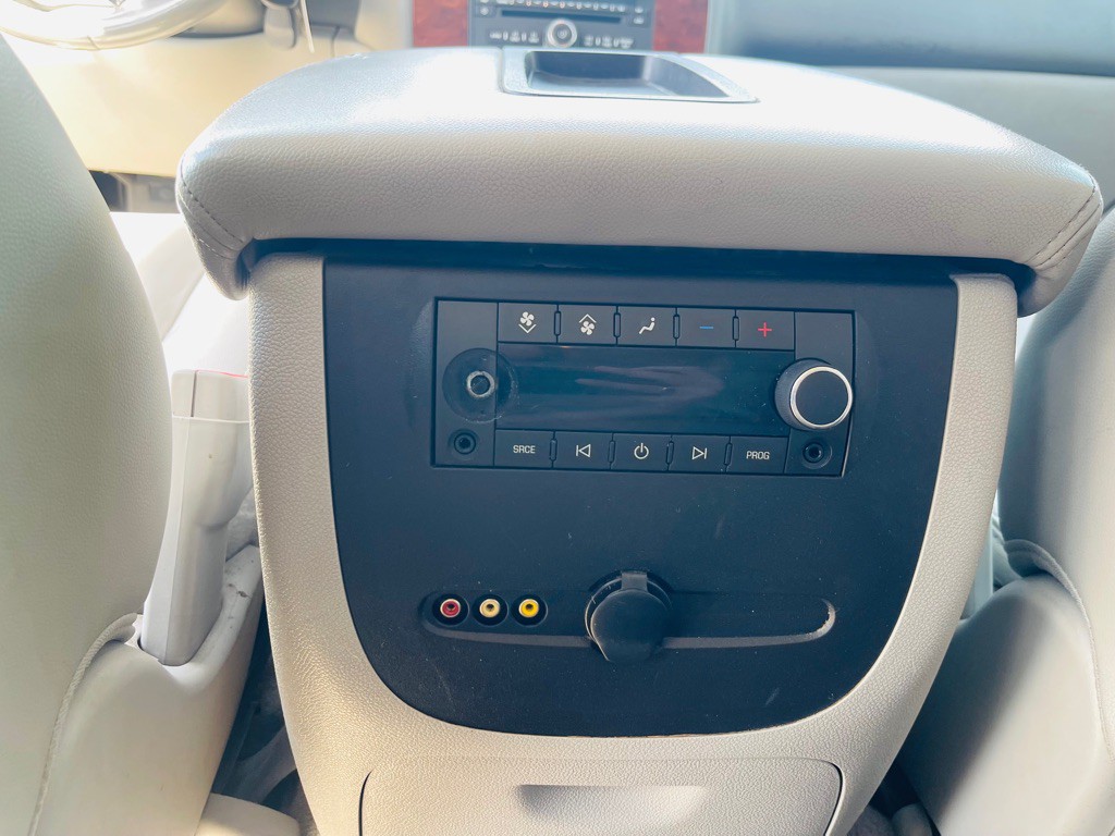 2011 Chevrolet Suburban Image 22