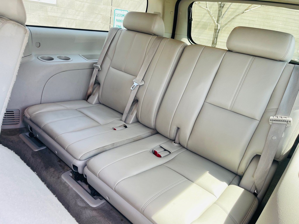 2011 Chevrolet Suburban Image 23