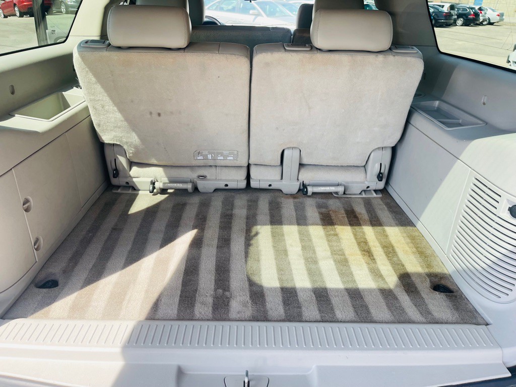 2011 Chevrolet Suburban Image 24