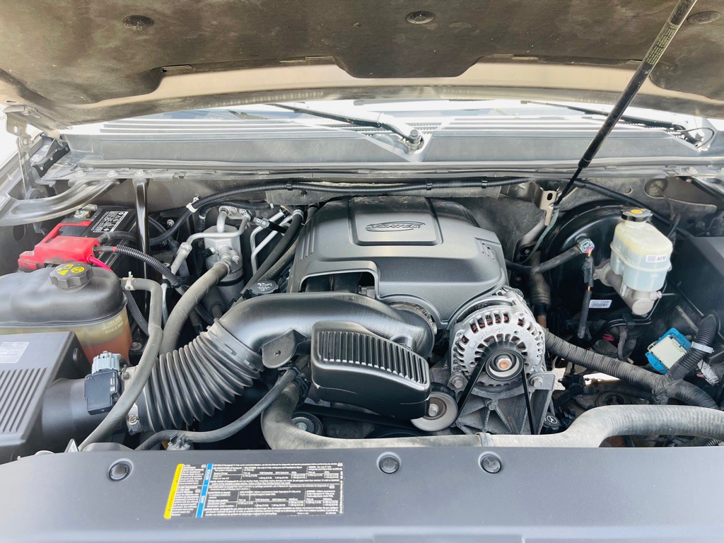 2011 Chevrolet Suburban Image 30