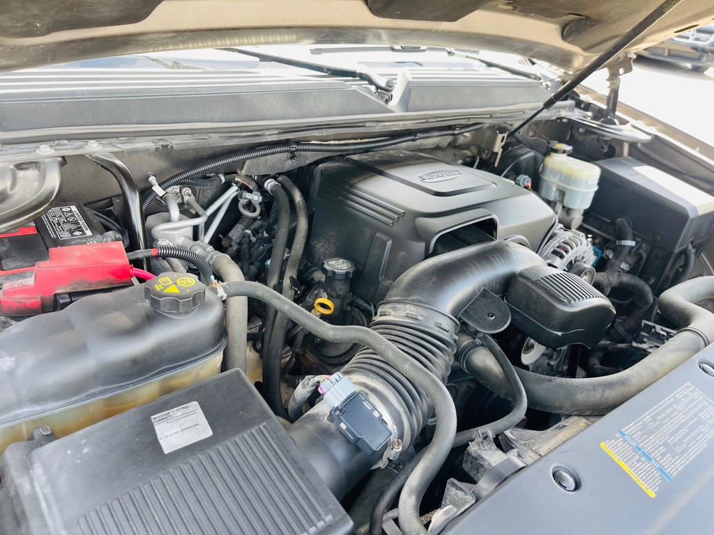 2011 Chevrolet Suburban Image 32