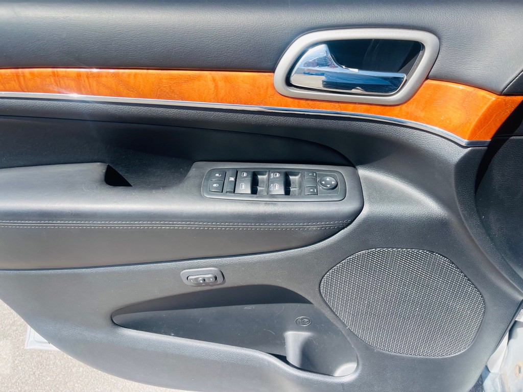 2012 Jeep Grand Cherokee Image 11