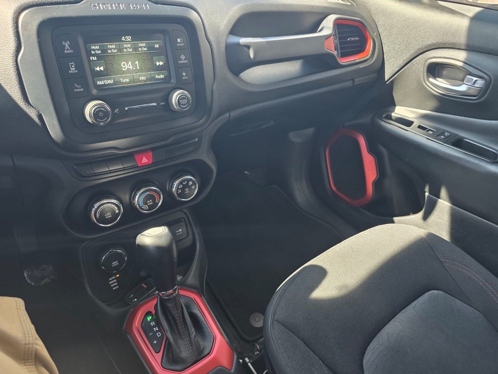 2015 Jeep Renegade Image 14