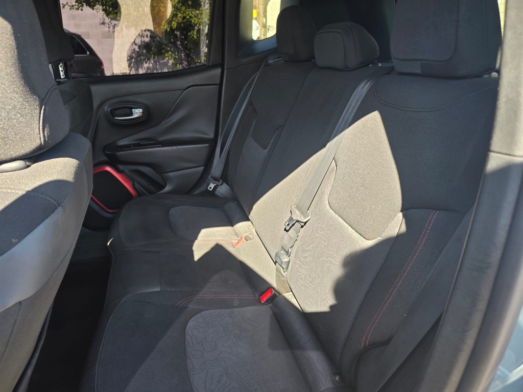 2015 Jeep Renegade Image 17