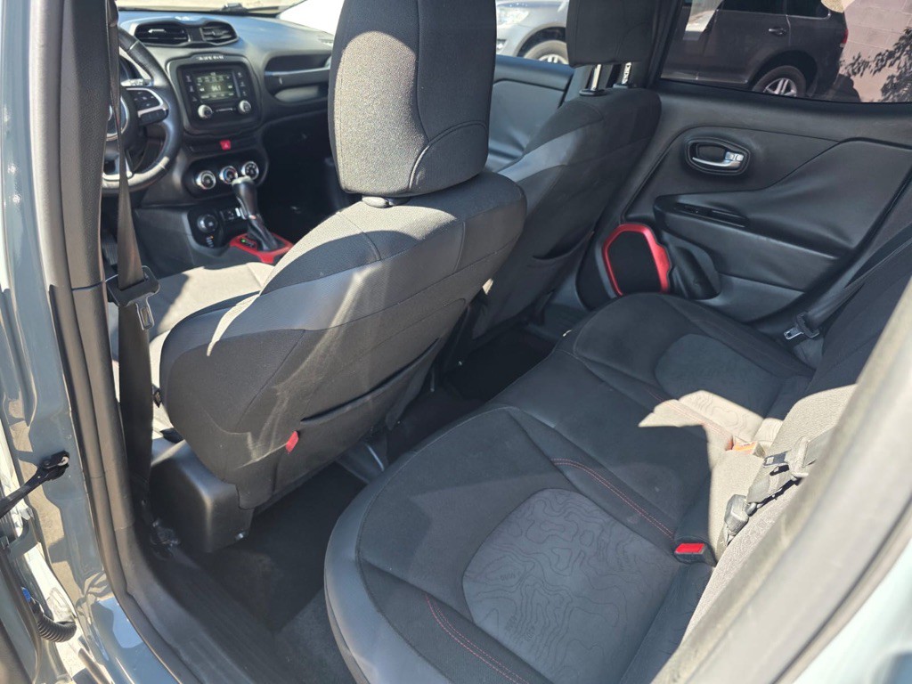 2015 Jeep Renegade Image 18