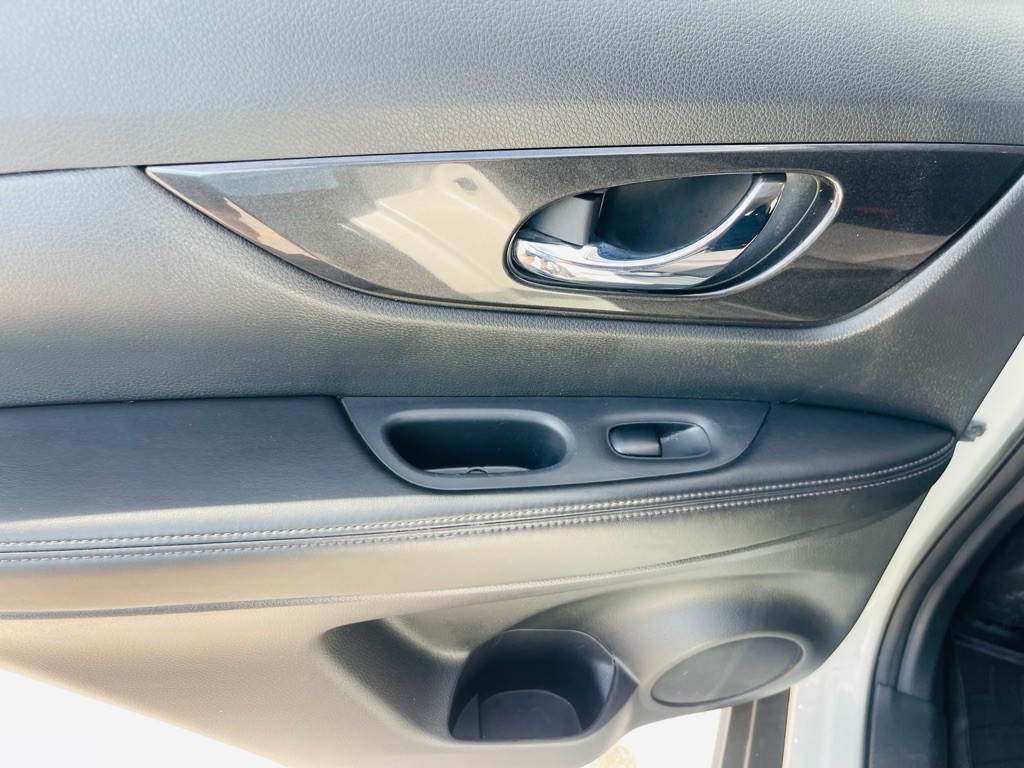 2017 Nissan Rogue Image 18