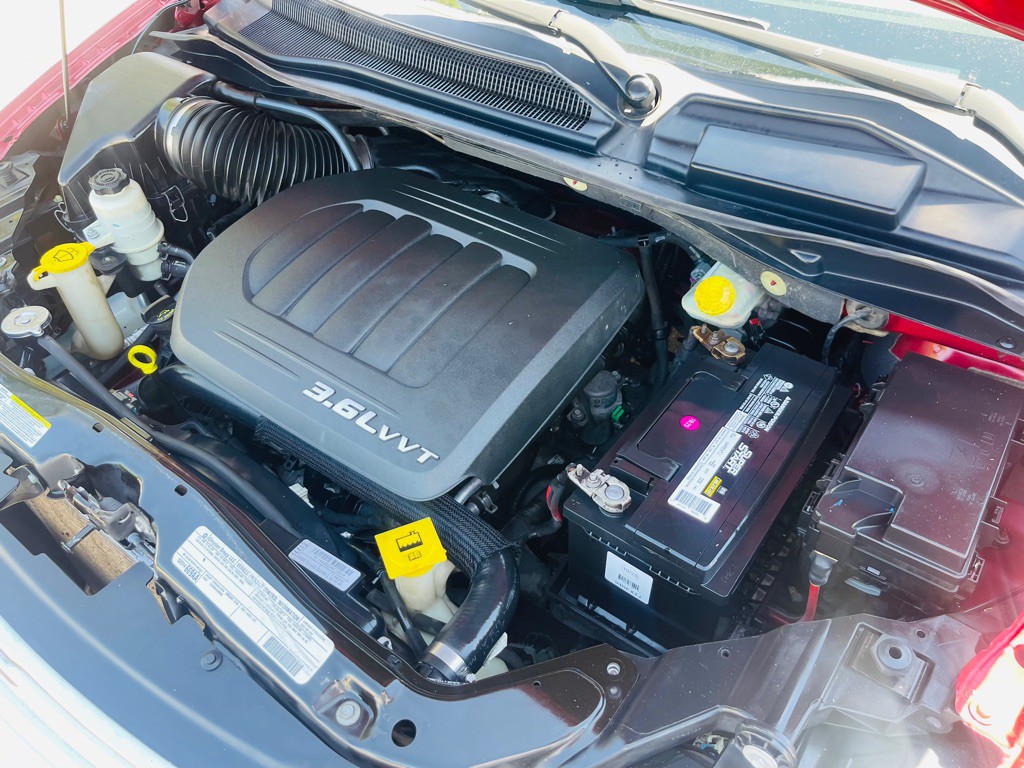 2012 Chrysler Town & Country Image 27