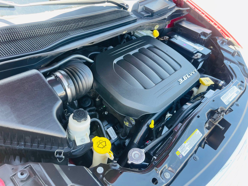 2012 Chrysler Town & Country Image 28