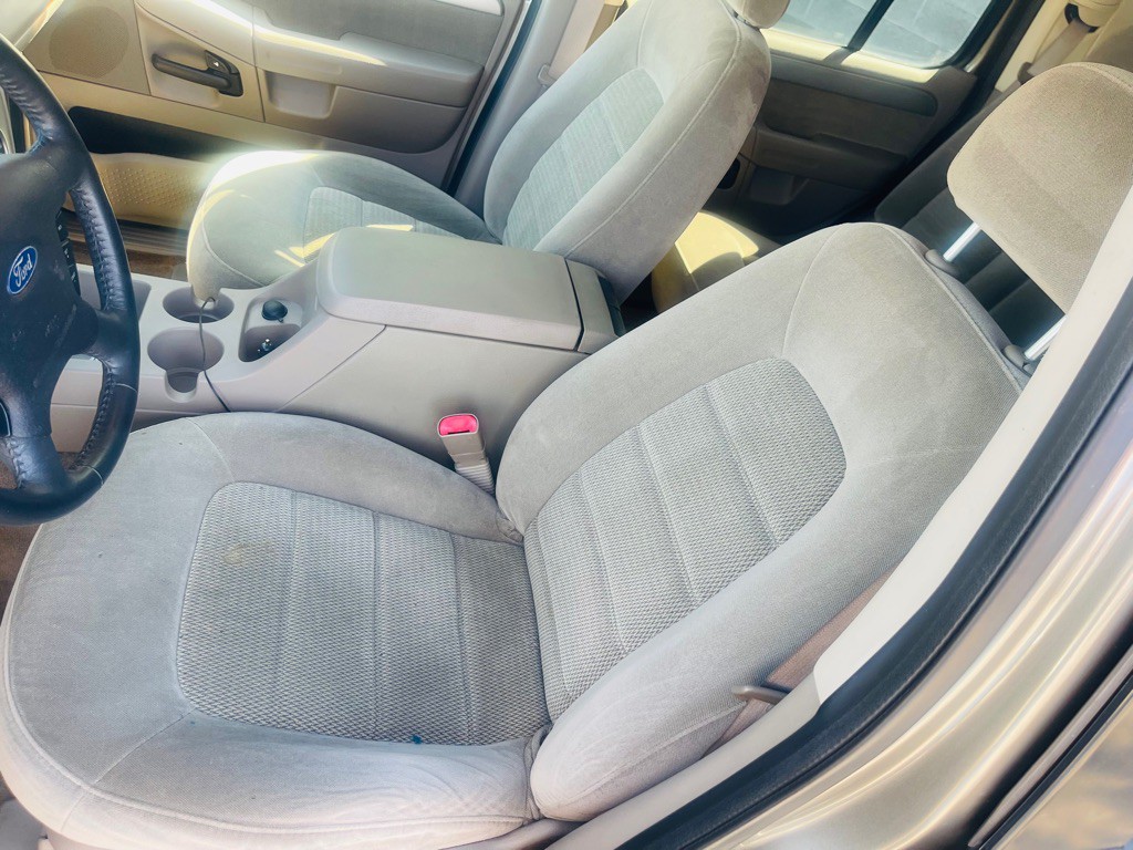 2003 Ford Explorer Image 10