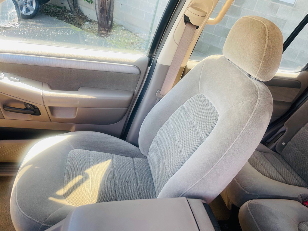2003 Ford Explorer Image 11