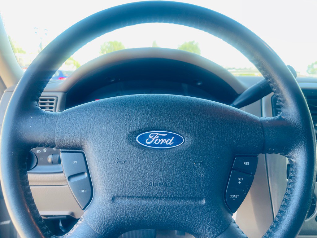2003 Ford Explorer Image 12
