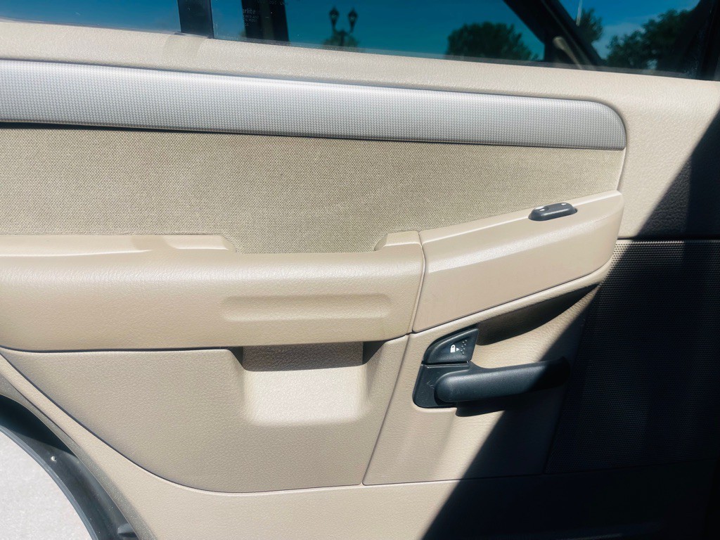 2003 Ford Explorer Image 16