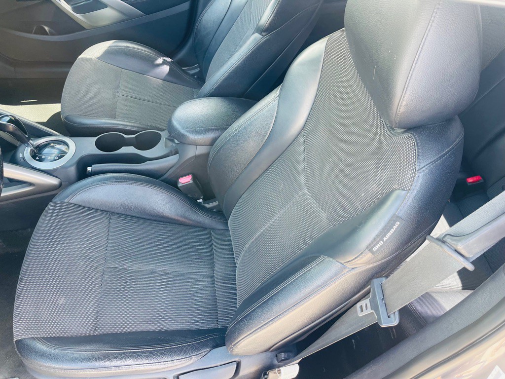 2013 Hyundai Veloster Image 10
