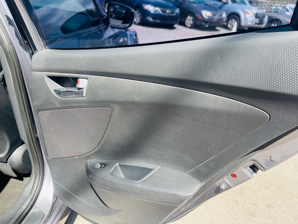 2013 Hyundai Veloster Image 19