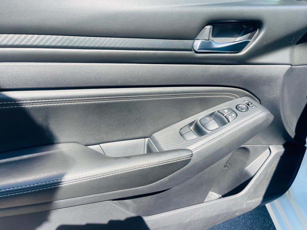 2020 Nissan Altima Image 9