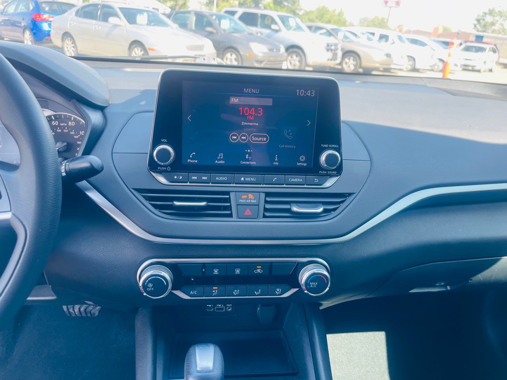 2020 Nissan Altima Image 14