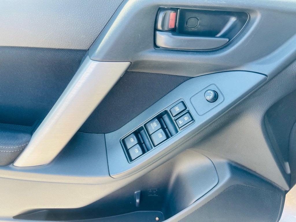 2015 Subaru Forester Image 9