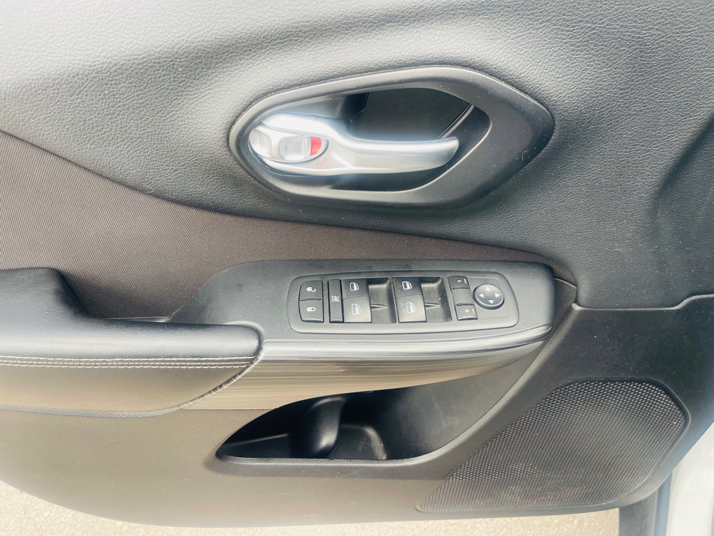 2015 Jeep Cherokee Image 9