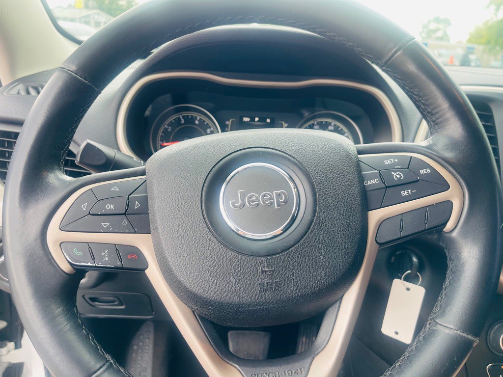2015 Jeep Cherokee Image 11