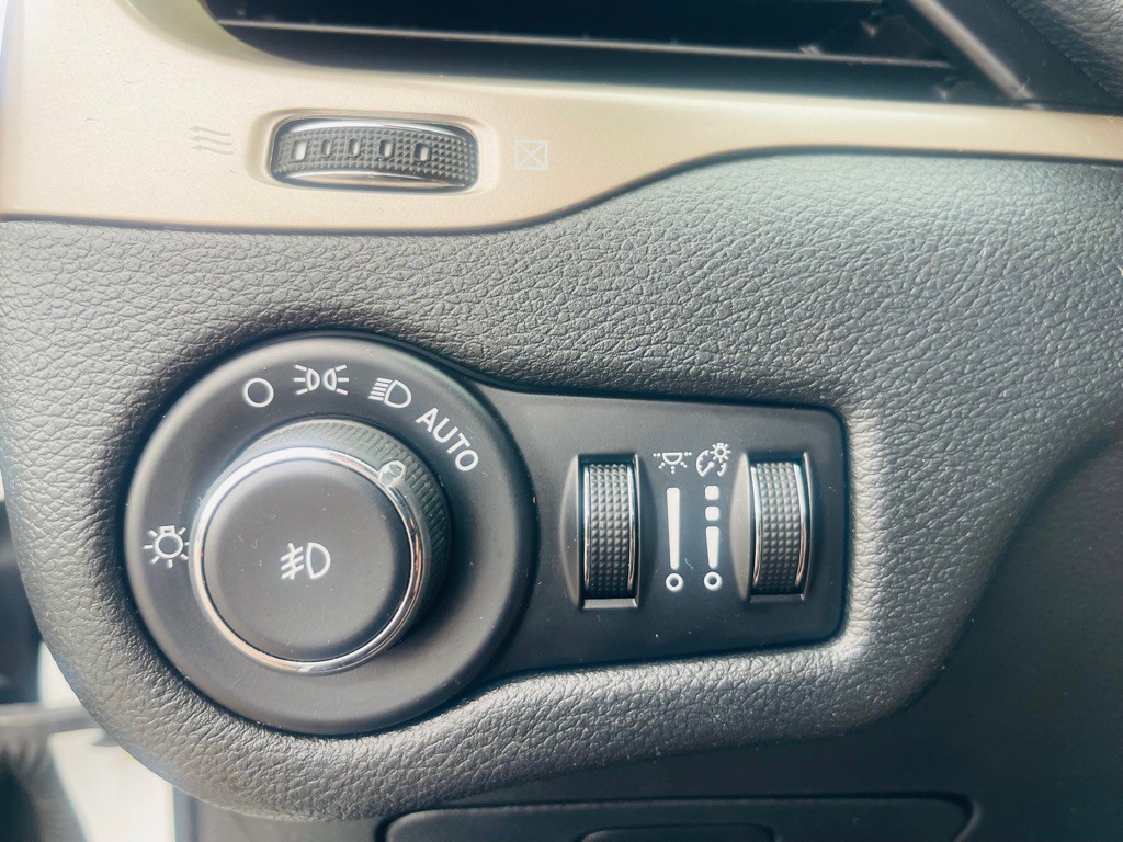2015 Jeep Cherokee Image 15
