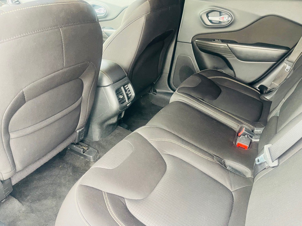 2015 Jeep Cherokee Image 18