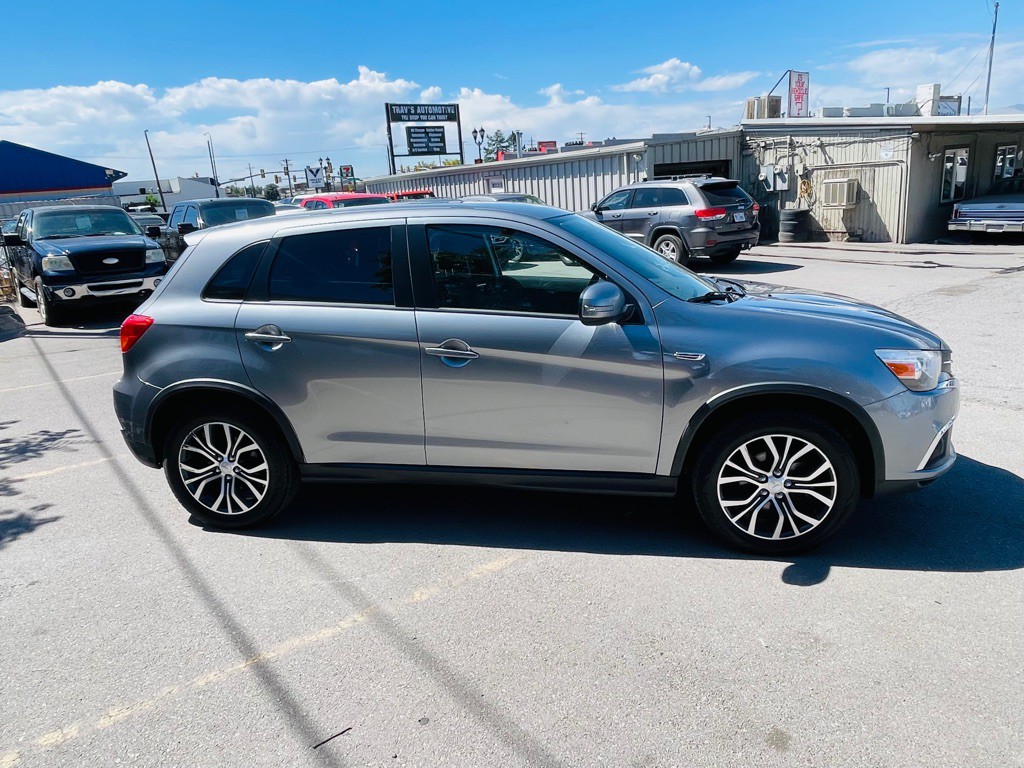 2019 Mitsubishi Outlander Image 4