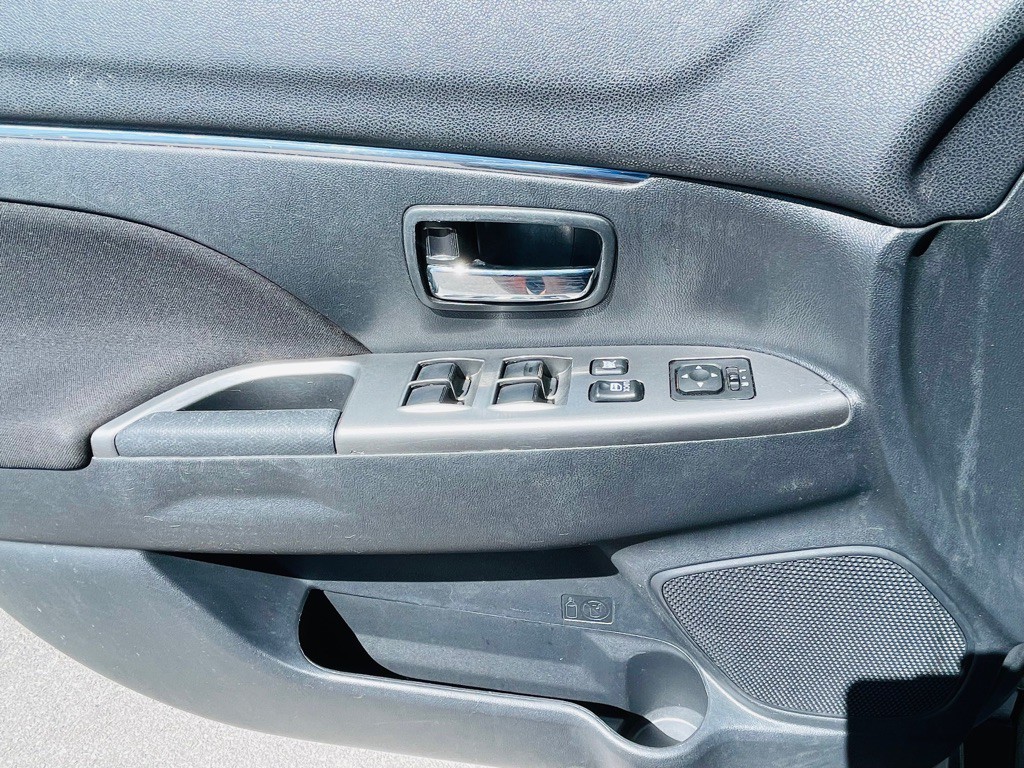 2019 Mitsubishi Outlander Image 9
