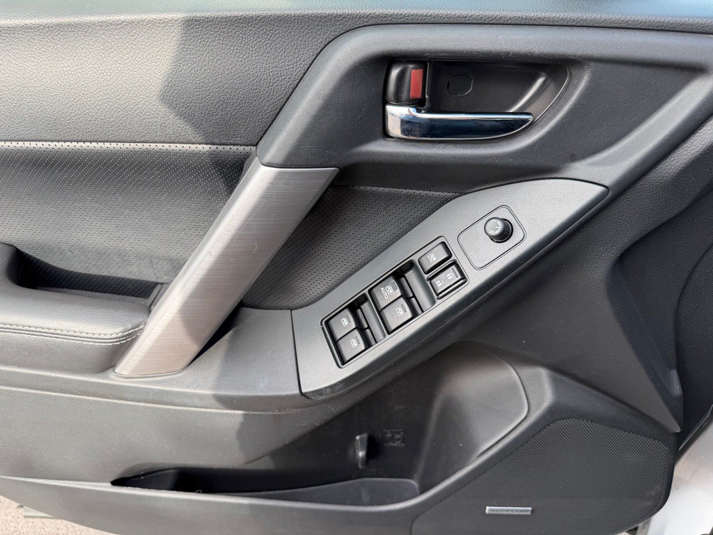 2014 Subaru Forester Image 9