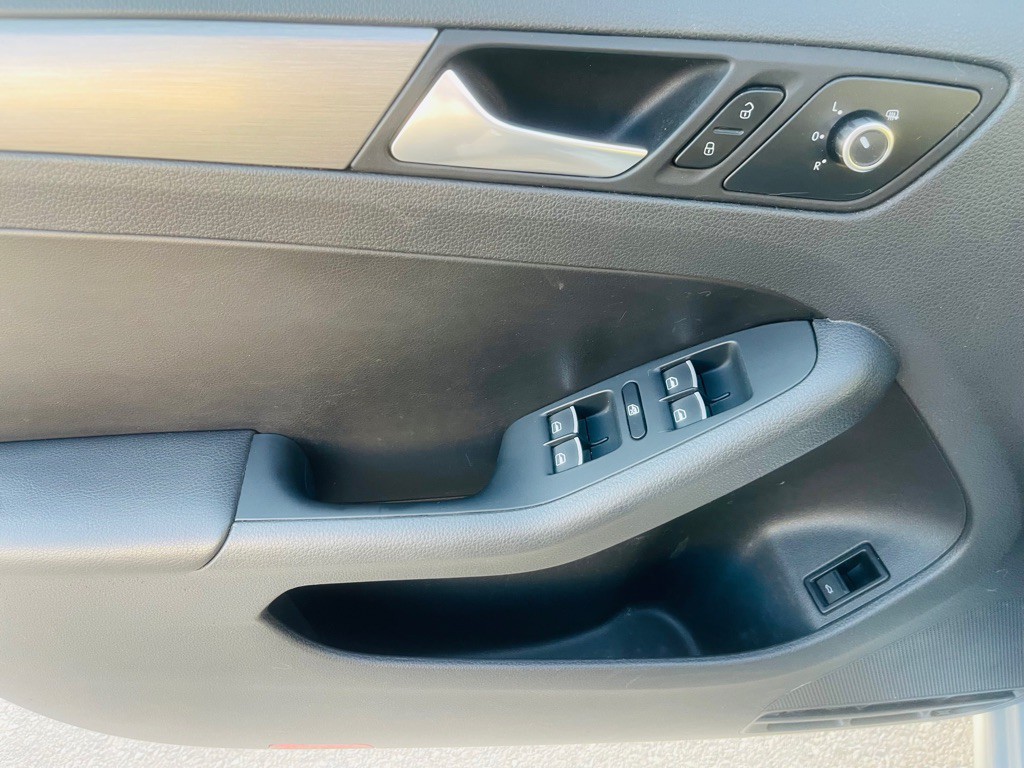 2013 Volkswagen Jetta Image 9