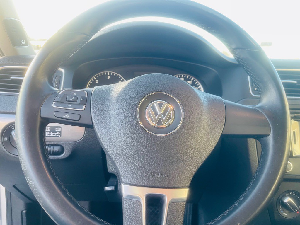 2013 Volkswagen Jetta Image 12