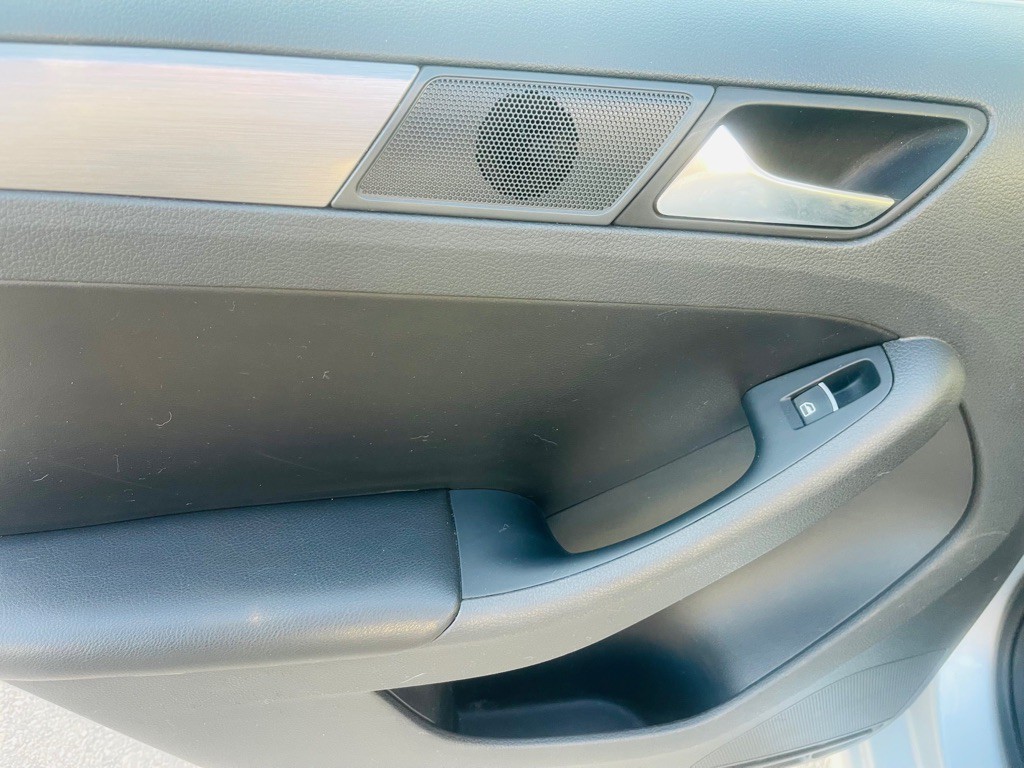 2013 Volkswagen Jetta Image 16