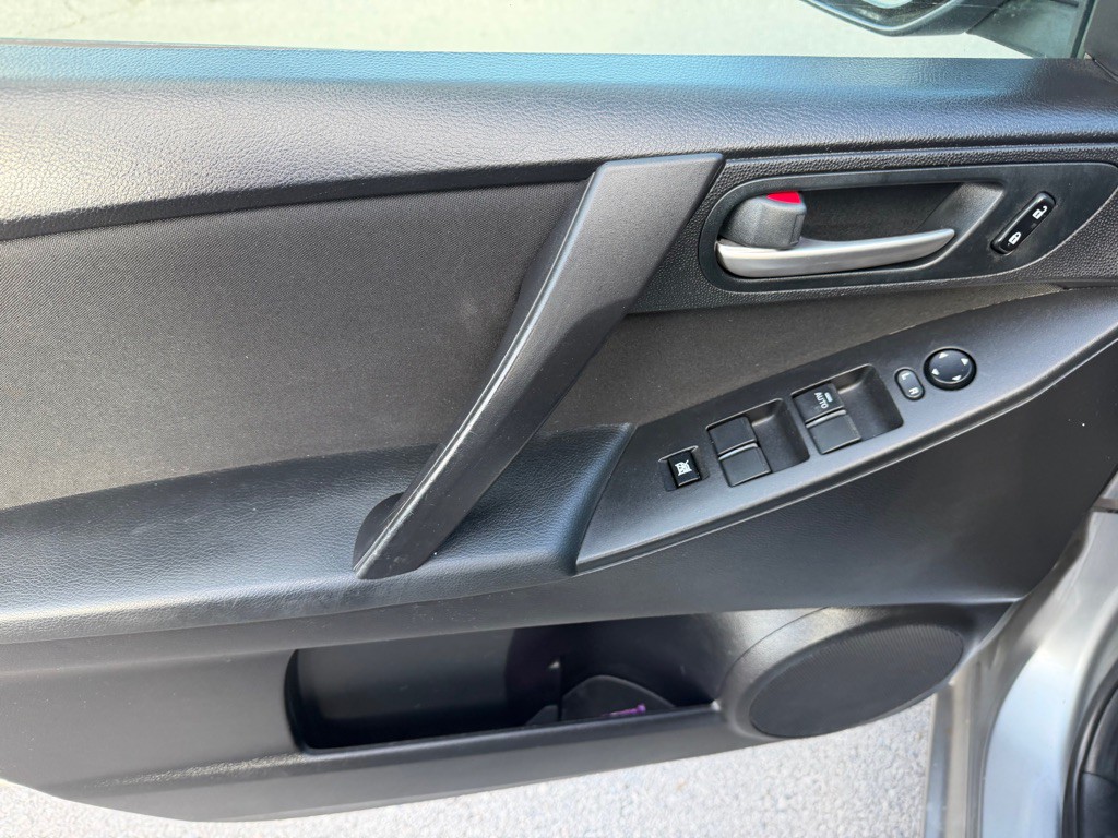 2010 Mazda Mazda3 Image 9