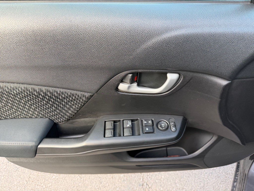2015 Honda Civic Image 9