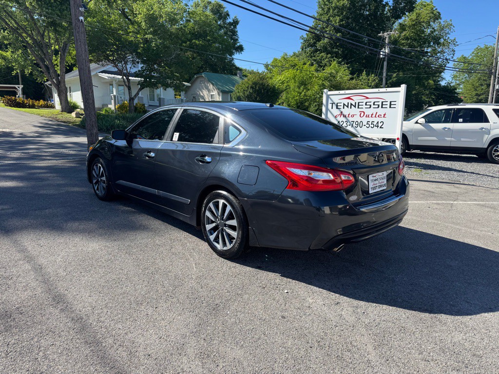 2017 Nissan Altima Image 4