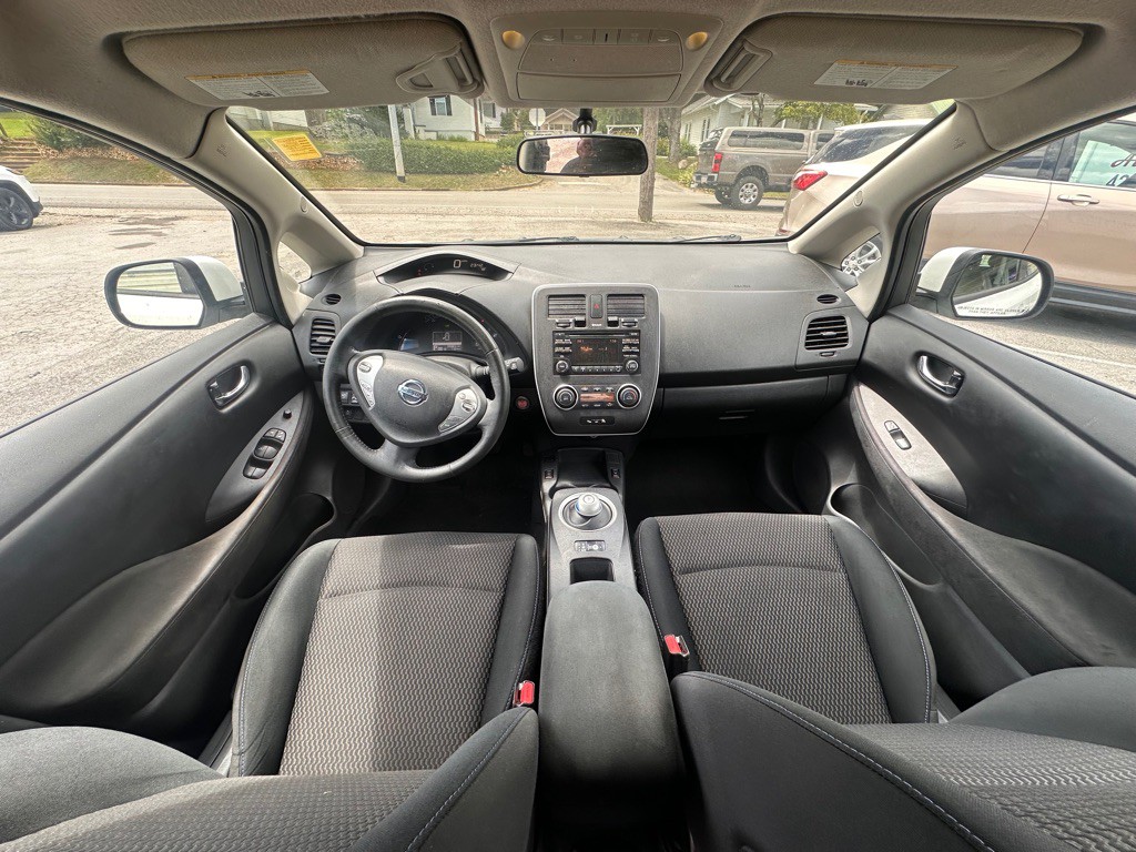 2015 Nissan Leaf Image 5