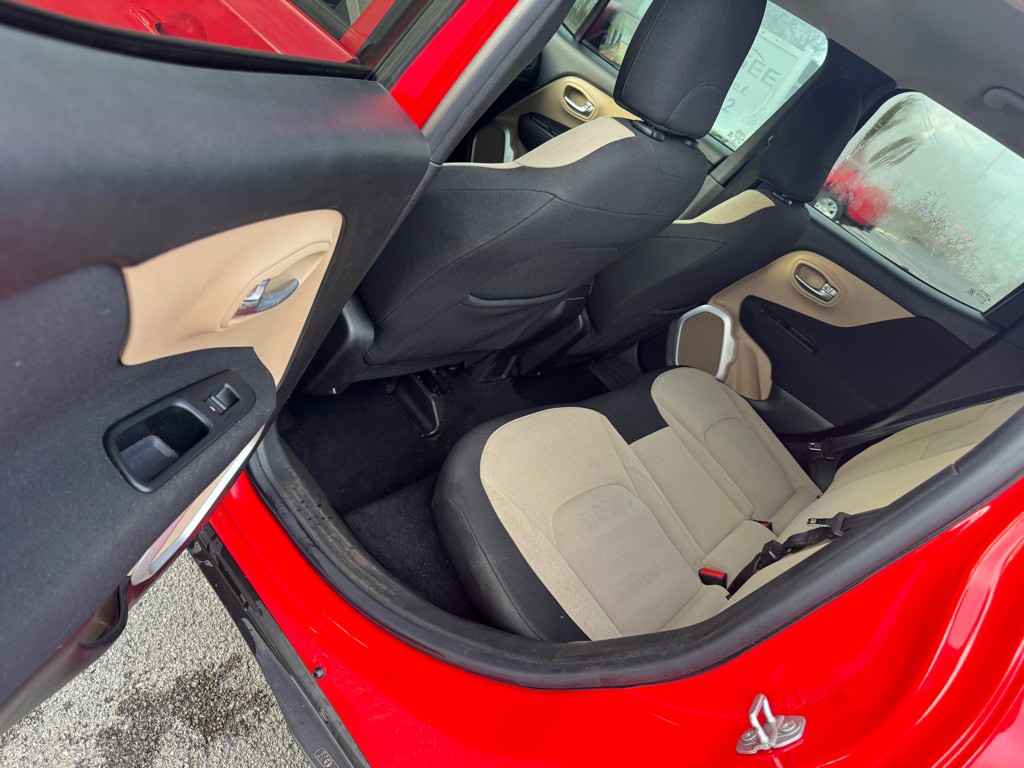 2015 Jeep Renegade Image 6