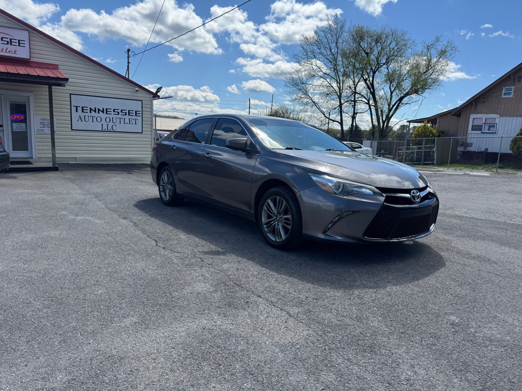 2017 Toyota Camry Image 2