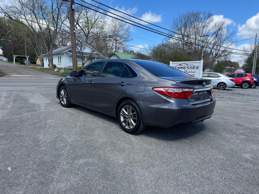 2017 Toyota Camry Image 4