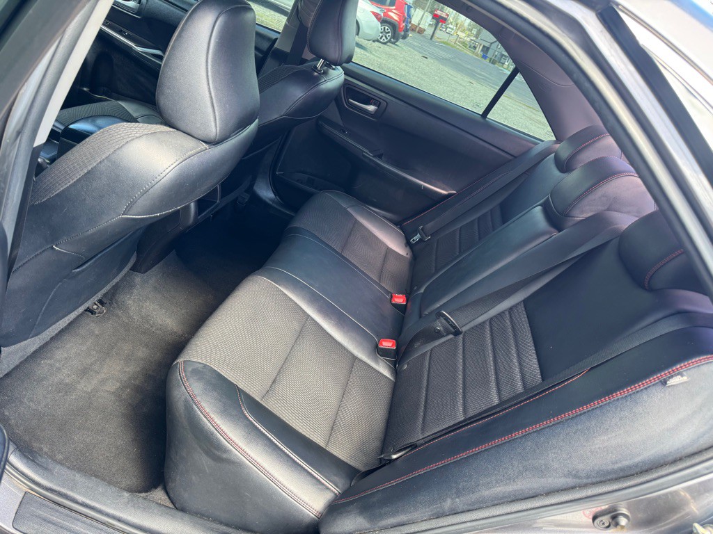 2017 Toyota Camry Image 6