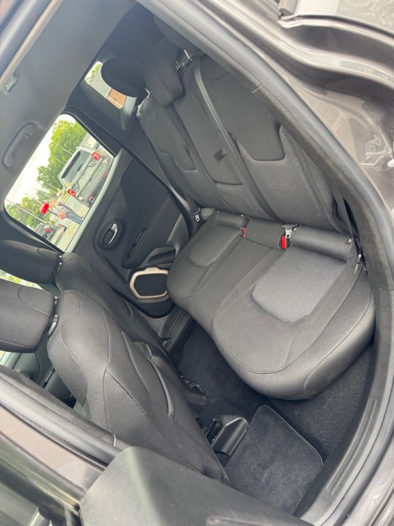 2017 Jeep Renegade Image 6