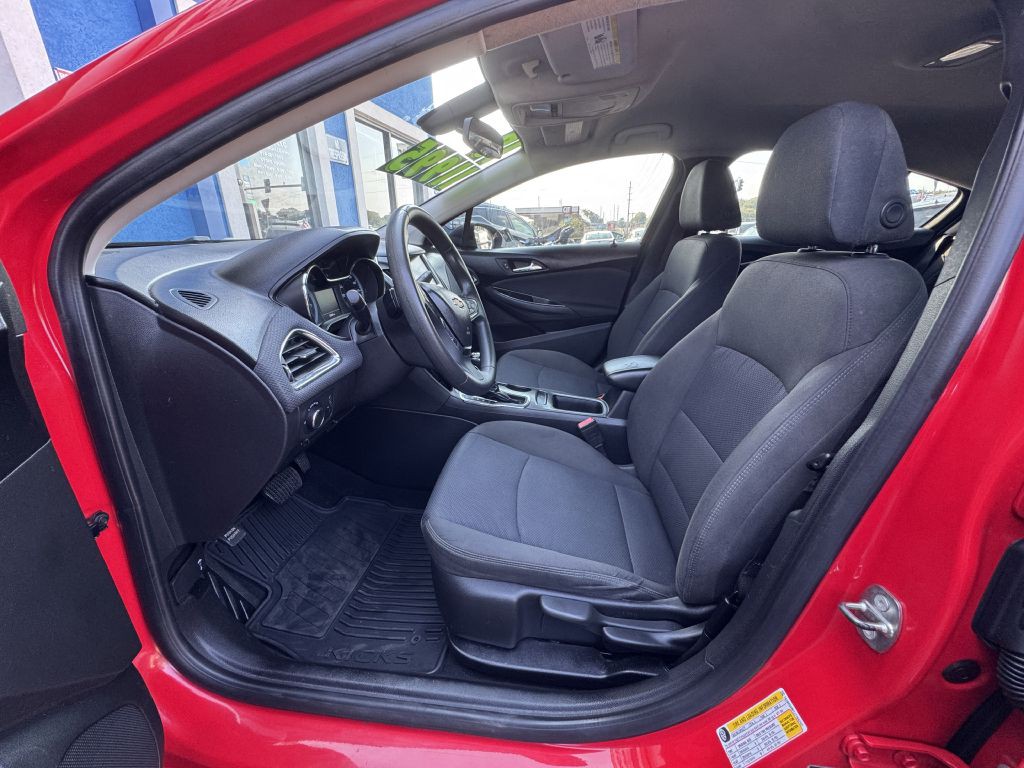 2018 Chevrolet Cruze Image 13