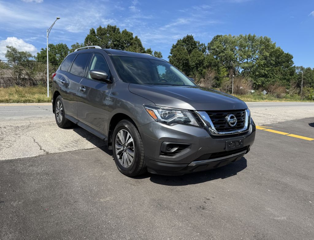 2017 Nissan Pathfinder Image 1