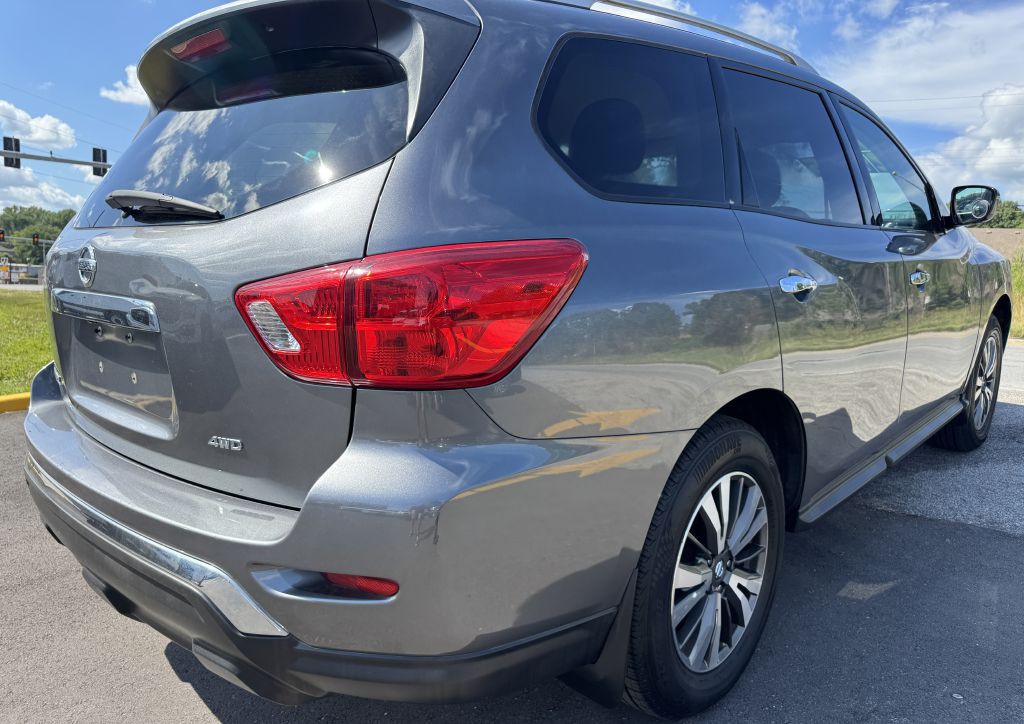 2017 Nissan Pathfinder Image 12