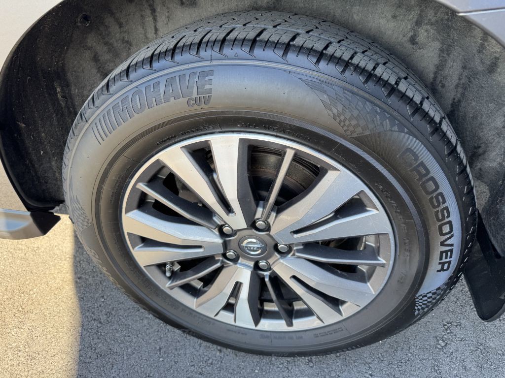 2017 Nissan Pathfinder Image 24